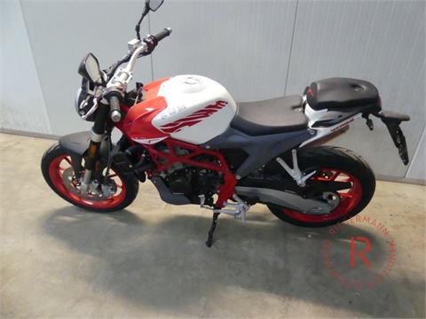 Motorrad (Naked Bike)