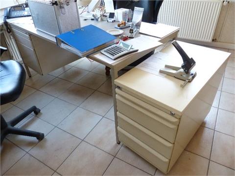 Schreibtisch 