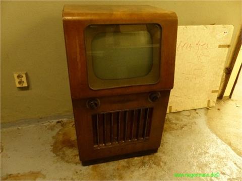 älteres Fernsehgerät