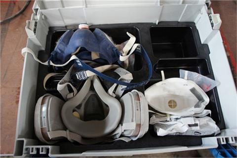 Koffer mit Atemschutzmasken